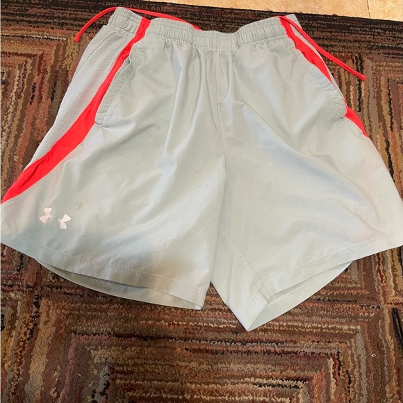 Under Armour Vanish Athletic Shorts HEATGEAR SZ LG Light Grey - Picture 1 of 4